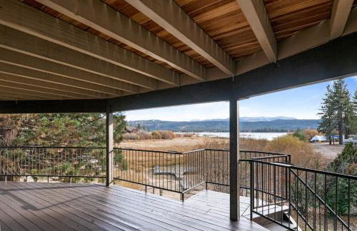 North Shore Lakefront - Spacious Lakefront with Hot Tub, & Game Room - Foto 50