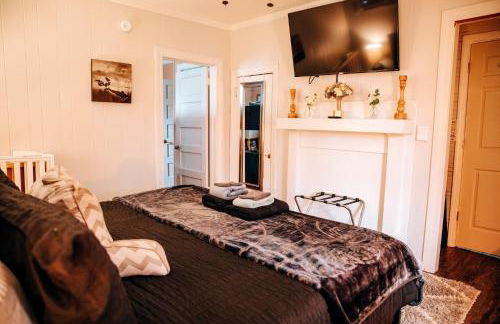 Giggling Creek Cottage - BedJet! King Sized! Gazebo, 45 Acres, Arcades, Nintendo, more - Photo 13