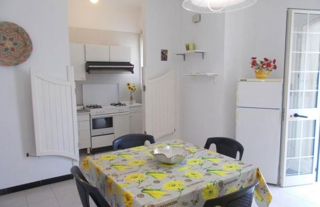 Comfortable Apartment Near the Beach - Photo 8