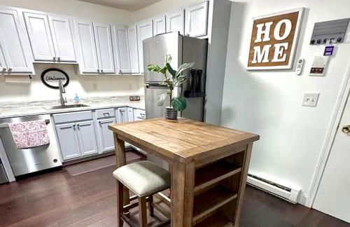 NEW - Mins to Hospitals - Manchester - Derry - Nashua - Concord - Queen Bed - Foto 22