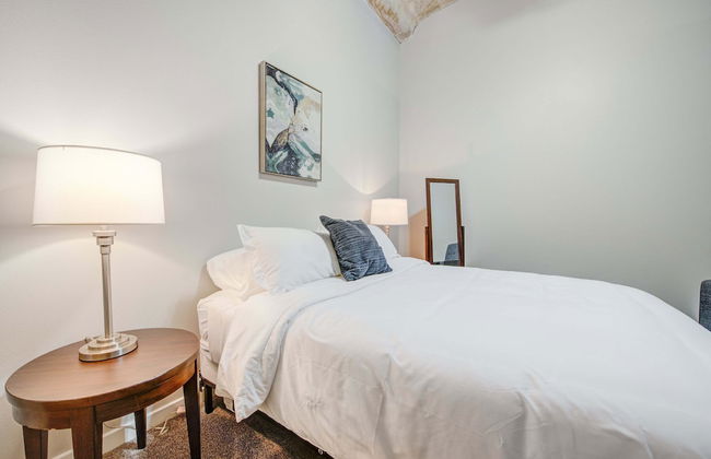 Luxury Historic Loft with Gym - Photo 6