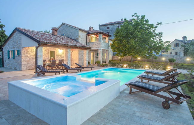 Villa in Medvidici With Pool Near Porec Beach - Foto 1