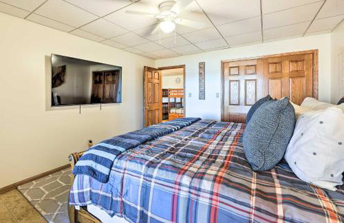 Hot Tub and Shared Dock Lakefront Grove House - Foto 24