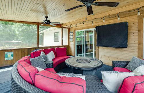 Hot Tub and Outdoor Kitchen Stylish Home in Bryan - Foto 23