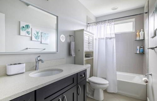 Family-Friendly 4BR Retreat Sleeps 12, Private Yard, Garage, Close to Stadiums, Casino & Downtown - Foto 42