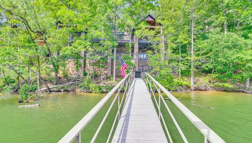 Upscale Getaway on Smith Lake with Boat Dock - Foto 2