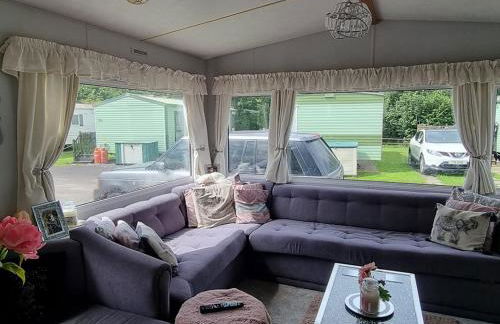 Caravan - Sleeps 8 pet friendly & hot tub - Foto 11
