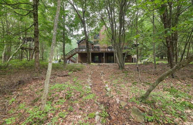 Elk Hollow by Avantstay Lakefront Chalet w Game Room Fire Pit - Photo 50