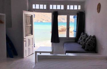 Salty Kisses and Sandy Toes, Seafront Syrmata Houses Authentic Milos Stay - Foto 13