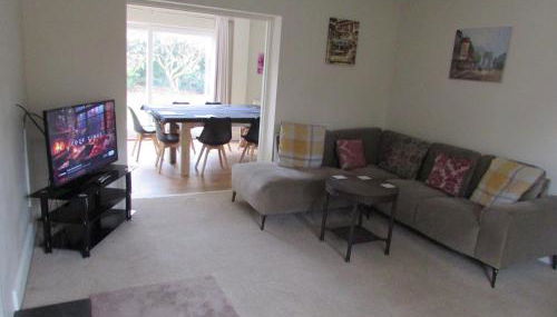 Large 4 bed detached house with parking - Foto 5