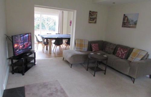 Large 4 bed detached house with parking - Foto 5