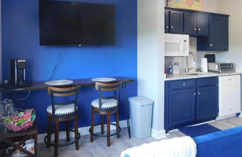Surfboard-Themed Huddleston Studio w/ Beach Access - Foto 1