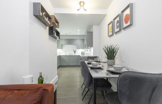 Elliot Oliver - Luxury 2 Bedroom Regency Apartment With Parking & EV Charger - Photo 4