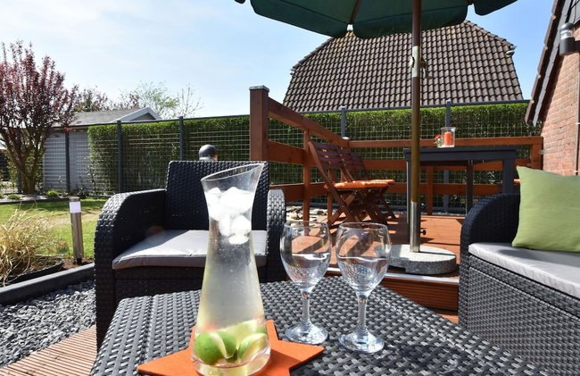 Snug Holiday Home in Herkingen with Hot Tub in Garden - Foto 24