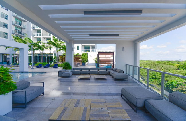 Poolside District Condo - We Host - Foto 73