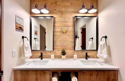 Brand NEW Cabin in the pines - Foto 38