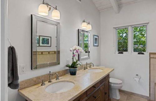 Gorgeous 3-bdrm home, walk to town and beach - Photo 53