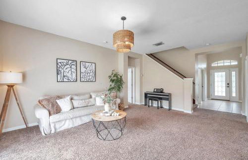 Beautiful home with a huge pool! - Foto 1