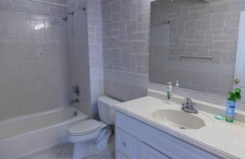 Luxurious Private Basement Suite in Ashton - Photo 24