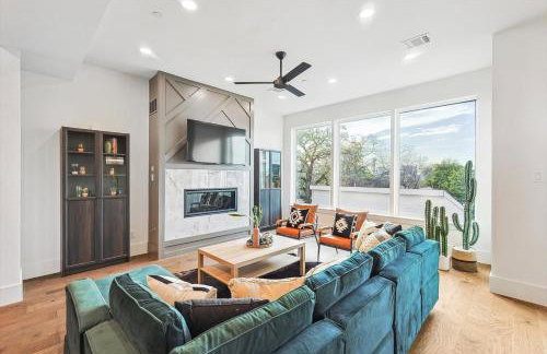 Best of The Cedars - Dallas Views Rooftop Luxury - Photo 8