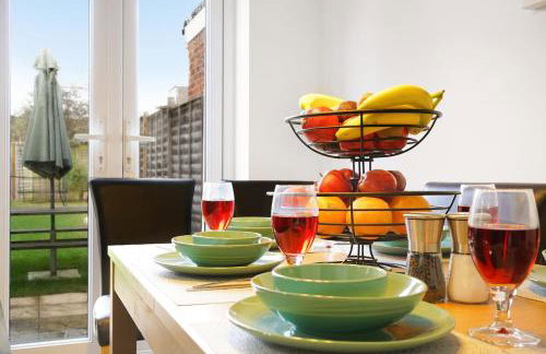 3 BR 5 Beds 3 Bath Private Garden Parking x2 Ideal for Family & Work Stays - Foto 22