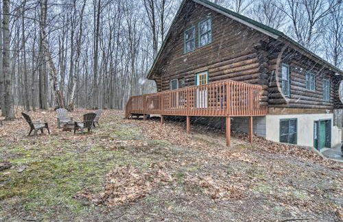 Secluded Gaylord Cabin with Deck, Fire Pit and Grill! - Foto 27