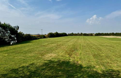 Luxury Isla Cottages Bourne, Dog Friendly with Garden, Parking, Countryside Views, Family Holidays & Easy Access to Town - Foto 11