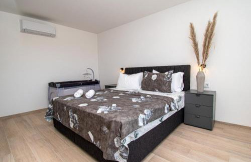 Villa Mina with a private pool in Pula - Photo 31