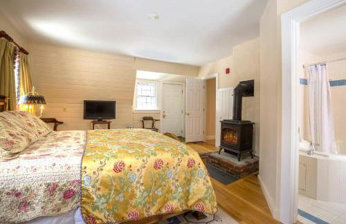 Private Tavern, Hot Tub, 8-Fireplaces, Spa Baths, Fire Pit, Baths Ensuite - Shop or Ski! - Foto 19