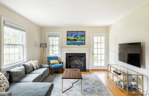 Waterfront Home With Boat Dock & Study - Photo 6