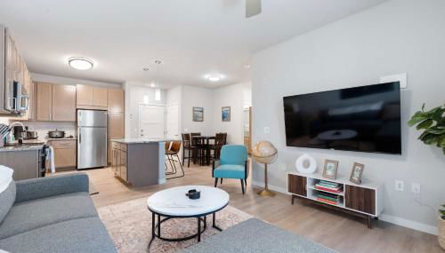 Pool & Fitness Room Near University Park - Covered Parking - Foto 4