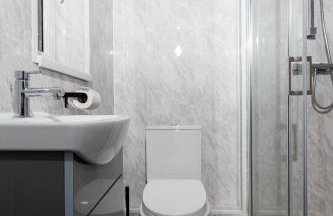 Greenbourne - 4 bedrooms Sleeps 8 free parking - Foto 14