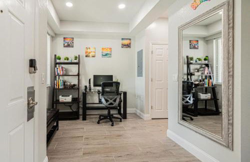 Greenlinks at Lely Luxury White Orchid Fully Renovated Modern 1st floor 3bdr Golf Resort Villa - Photo 3