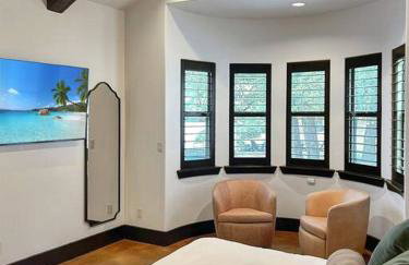 Stunning Spanish-Style Retreat with Pool Sleeps 28 - Foto 22