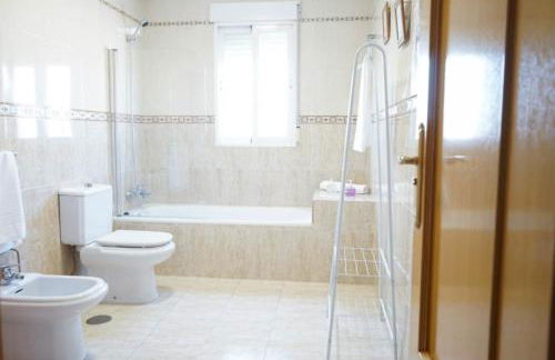 Amplia casa en Granada ideal para familias - Foto 12