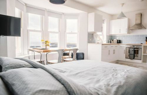 Barry Island Beachfront Apartment - Stunning Bay Views and Private Parking - Foto 15