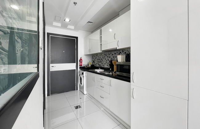 Elegant Studio Golf Course View Bnbmehomes - Photo 11