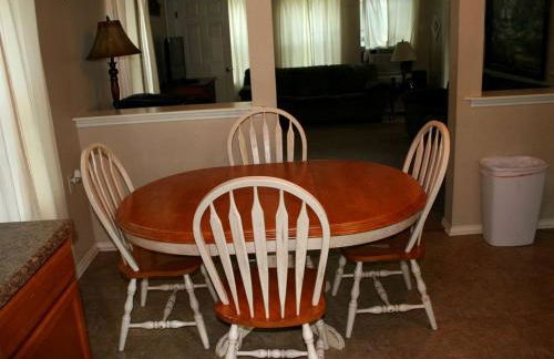 Spacious 10-Person Cabin Rental on Lake Dunlap near Austin, Texas - Foto 8