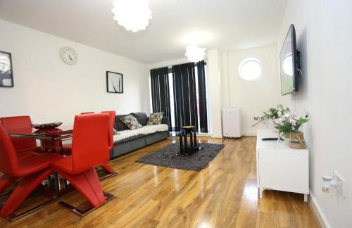 2 bed Riverview Bridge House Apartment - Foto 36