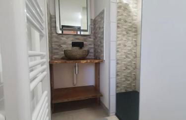 -Garrigue- Face à la Cité médiévale studio terrasse classé 4☆ - Foto 10