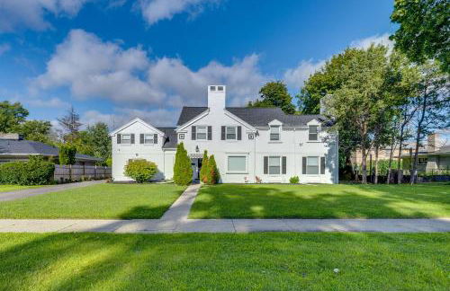 Luxurious Detroit Home - Walk to Golf and Park! - Photo 1