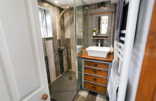 BED AT BOWBRIDGE Spacious house and parking - Foto 6