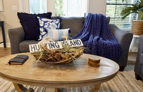 Gritz & Giggles, Where Southern Charm Meets Belly Laughs - Foto 13