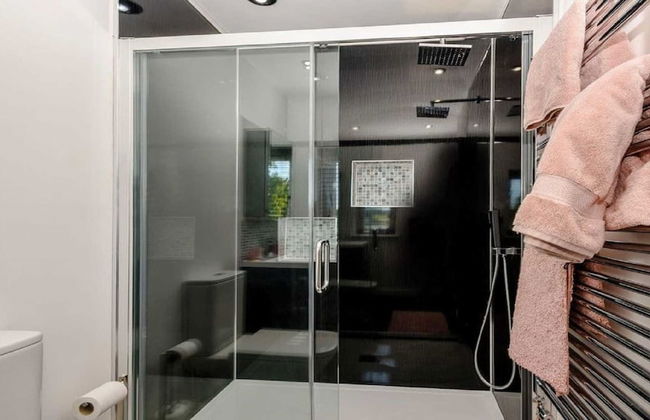 Luxurious Villa With Hot Tub - Foto 24