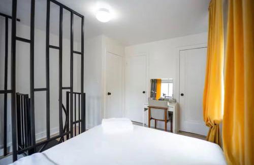 Bright 1-Bedroom Loft in Converted Garage with Private Entrance - Foto 4