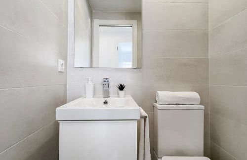 NUEVO, a 70 metros de la playa y con vistas al mar - Foto 28