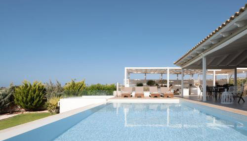 Alba Bianca Villa, Family Retreat with Heated Pool By ThinkVilla - Photo 2, sunbed