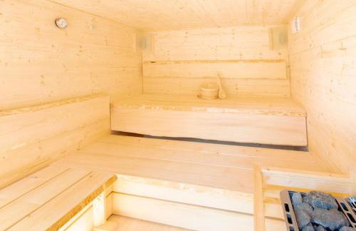 Schwarzwaldhütte am Bach mit Sauna - Foto 11