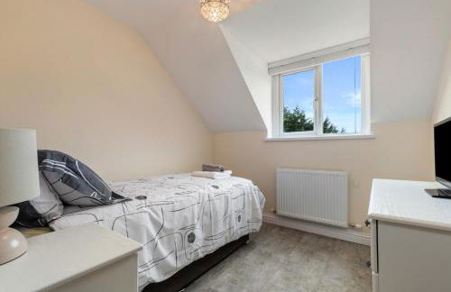 Maynor - Large Luxury House, Log Burner, Central Location - Photo 45