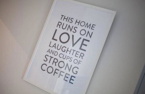 The Warwick Apartment - Photo 8